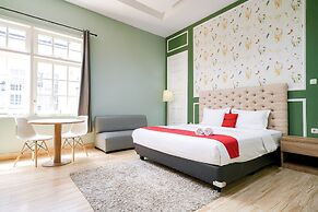 RedDoorz Premium near RS Pondok Indah