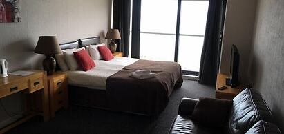 Number 44 Hotel & Bar