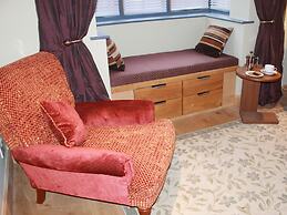 The Lodge at Hemingford Grey House