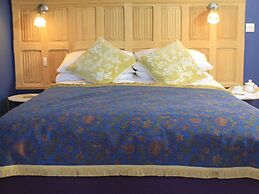 The Lodge at Hemingford Grey House