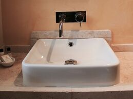 The Lodge at Hemingford Grey House