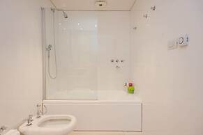 Beautiful and sunny studio by Sofacama