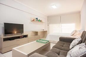 Beautiful and sunny studio by Sofacama