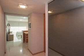 Beautiful and sunny studio by Sofacama