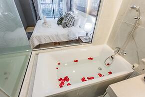 HIC at Night Bazaar 721