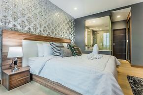 HIC at Night Bazaar 721