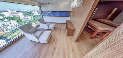 HIC at Night Bazaar 721