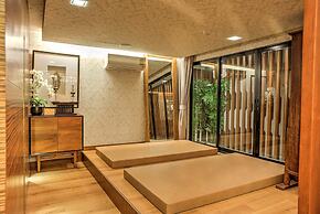 HIC at Night Bazaar 721