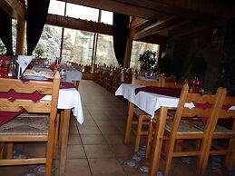 Mountain Rose Garden Hotel