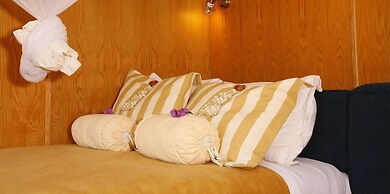 Shayamanzi Houseboats