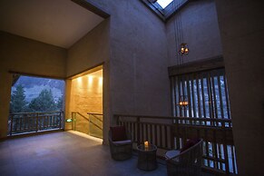 LUX Tea Horse Road Deqin Benzilan