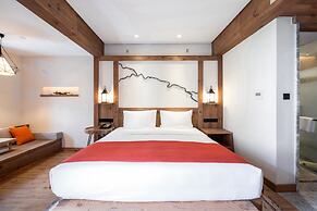 LUX Tea Horse Road Deqin Benzilan