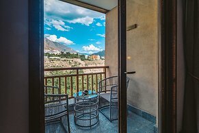 LUX Tea Horse Road Deqin Benzilan