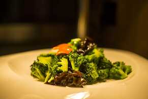 LUX Tea Horse Road Deqin Benzilan