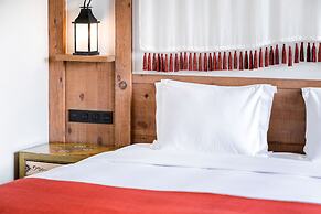 LUX Tea Horse Road Deqin Benzilan