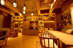 LUX Tea Horse Road Deqin Benzilan