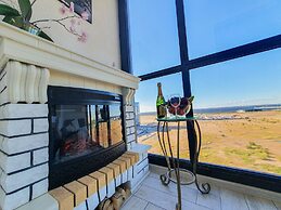 AELITA Apartment with Port View