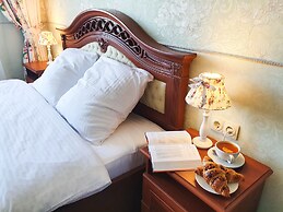 AELITA Apartment with Port View