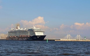 AELITA Apartment with Port View