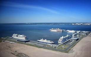 AELITA Apartment with Port View