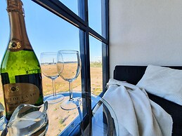 AELITA Apartment with Port View