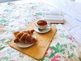 AELITA Apartment with Port View