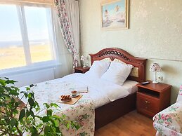 AELITA Apartment with Port View