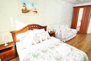 AELITA Apartment with Port View