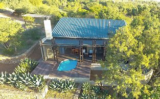 iKhaya LamaDube Game Lodge