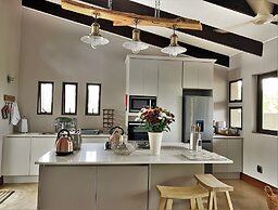 iKhaya LamaDube Game Lodge