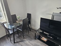 Snug - Meadhan Apartment