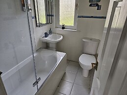 Snug - Meadhan Apartment