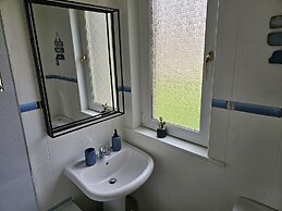 Snug - Meadhan Apartment