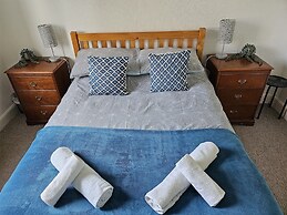 Snug - Meadhan Apartment