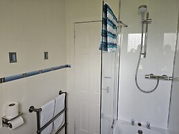 Snug - Meadhan Apartment