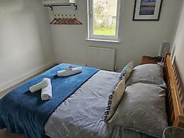 Snug - Meadhan Apartment