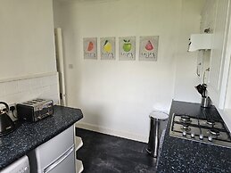 Snug - Meadhan Apartment