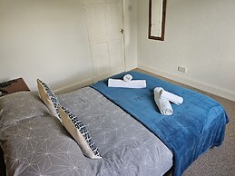 Snug - Meadhan Apartment