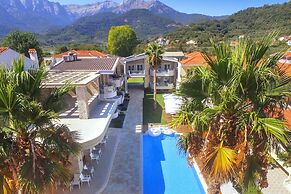 Lobelia Luxury Suites