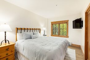 8577 Expedition Station 3 Bedroom Condo by RedAwning