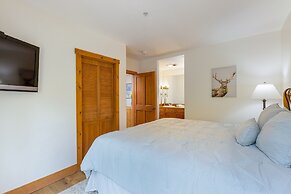 8577 Expedition Station 3 Bedroom Condo by RedAwning