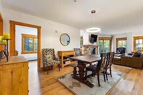 8577 Expedition Station 3 Bedroom Condo by RedAwning