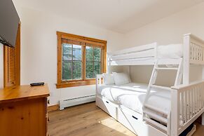 8577 Expedition Station 3 Bedroom Condo by RedAwning