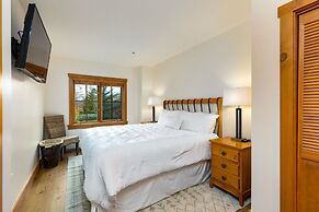 8577 Expedition Station 3 Bedroom Condo by RedAwning