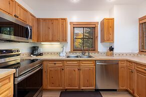 8577 Expedition Station 3 Bedroom Condo by RedAwning