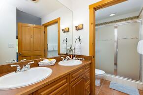 8577 Expedition Station 3 Bedroom Condo by RedAwning