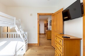 8577 Expedition Station 3 Bedroom Condo by RedAwning