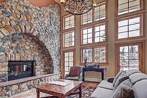 8577 Expedition Station 3 Bedroom Condo by RedAwning