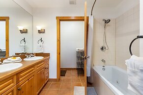 8577 Expedition Station 3 Bedroom Condo by RedAwning