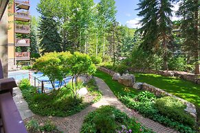 2 BR Next to Eagle River in the Heart of Vail by RedAwning - Save 20% 